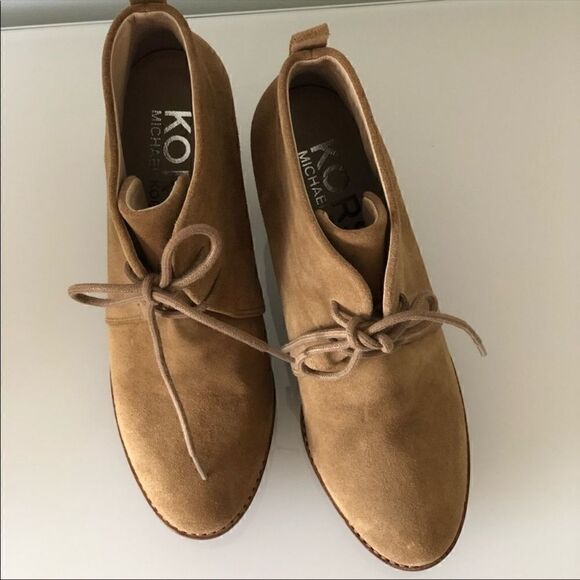 NWOT KORS Michael Kors Booties - Picture 4 of 5